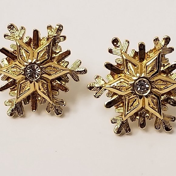 Vintage AVON 3D Gold Finished SNOWFLAKE Pierced Earrings with Rhinestone Accent - Picture 5 of 14